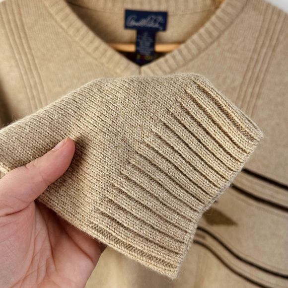 Vintage V-neck Sweater - geometric design - Oversized L - acrylic wool mix - Picture 5 of 8